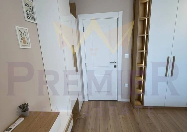 Three-room apartment with 2 parking spaces, Kyuchuk Parizh district -  - snimka 4 - Imoti Premier