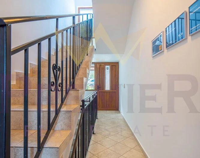 Three-storey house with sea panorama, swimming pool and garage -  - snimka 28 - Imoti Premier