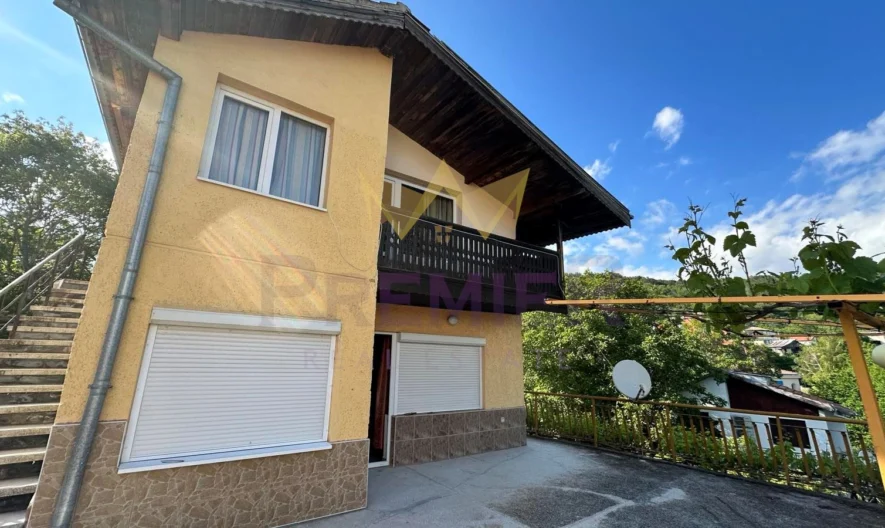 Three-storey house with yard offering partial sea views -  - snimka 6 - Imoti Premier