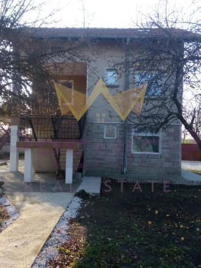 THREE-STORY HOUSE WITH A LARGE LANDSCAPED YARD IN THE VILLAGE OF HADZHI DIMITAR, NEAR KAVARNA -  - snimka 3 - Imoti Premier