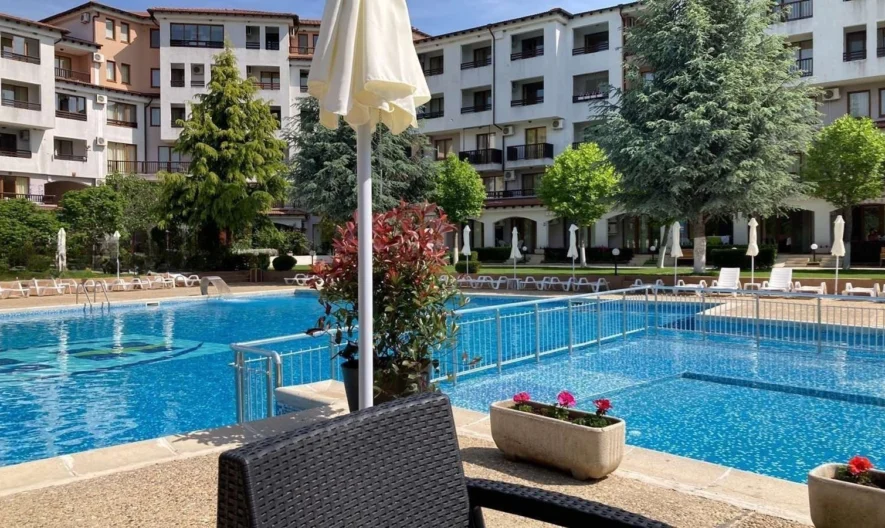Three-story house with a yard in the gated complex Harmony Hills -  - snimka 11 - Imoti Premier