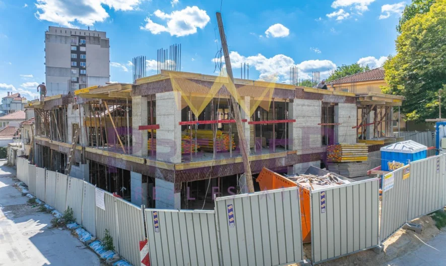 ТОП ТРИСТАЕН ЦВЕТЕН КВАРТАЛ -  - снимка 1 - Имоти Премиер