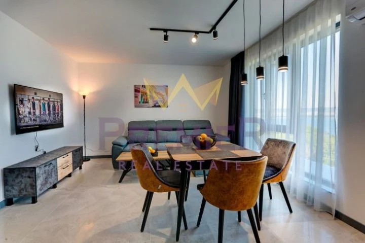 ТРЕХКОМНАТНАЯ КВАРТИРА, ГАЛАТА - - снимка 3 - Имоти Премиер