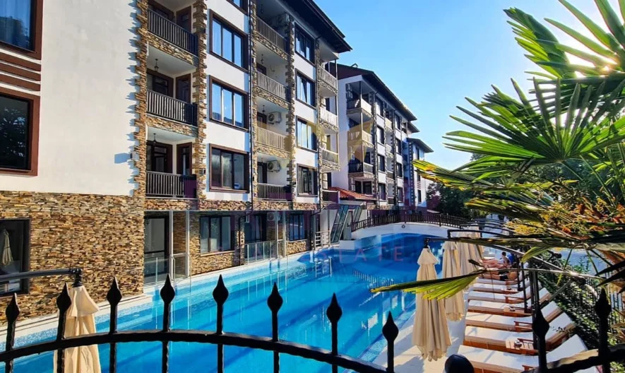 ТРЁХКОМНАТНАЯ КВАРТИРА В GREEN PARADISE V – ПРИМОРСКО! УНИКАЛЬНАЯ ТЕРРАСА 29 КВ.М.! -  - снимка 1 - Имоти Премиер