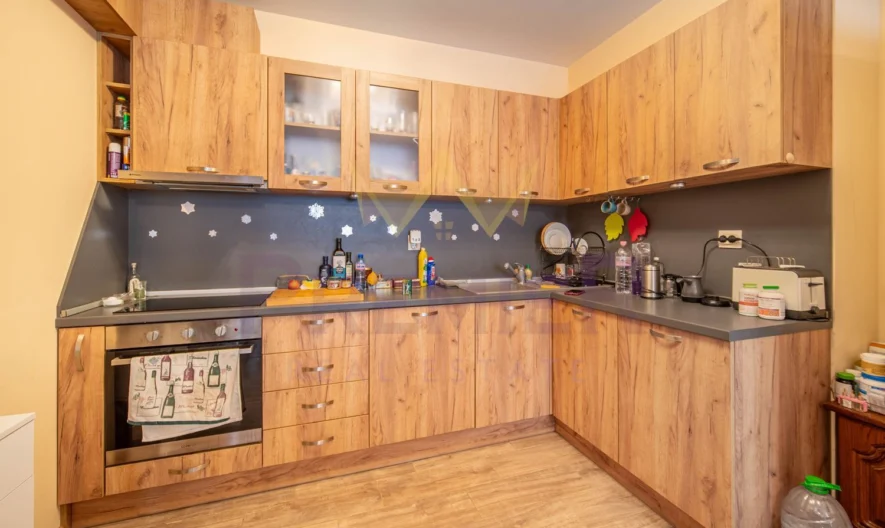 Трёхкомнатная меблированная квартира полностью южной ориентации с парковочным местом – кв. Левски -  - снимка 1 - Имоти Премиер