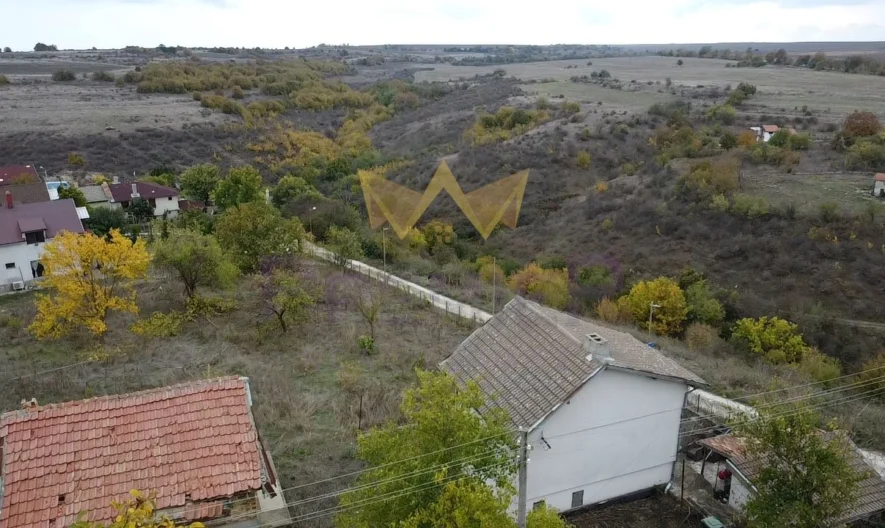 Трёхэтажный дом с двором и панорамой леса в с. Климентово -  - снимка 4 - Имоти Премиер