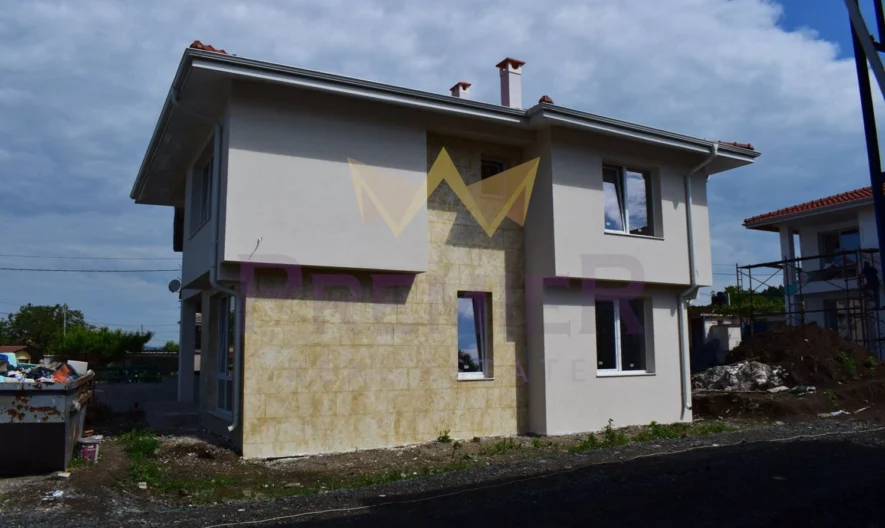 Три Самостоятелни Двуетажни Къщи с двор в с. Веселие, общ. Приморско - - снимка 15 - Имоти Премиер