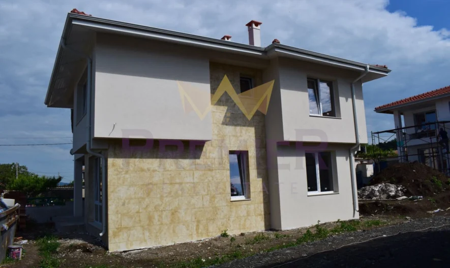 Три Самостоятелни Двуетажни Къщи с двор в с. Веселие, общ. Приморско -  - снимка 18 - Имоти Премиер