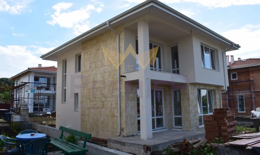 Три Самостоятелни Двуетажни Къщи с двор в с. Веселие, общ. Приморско - - снимка 19 - Имоти Премиер