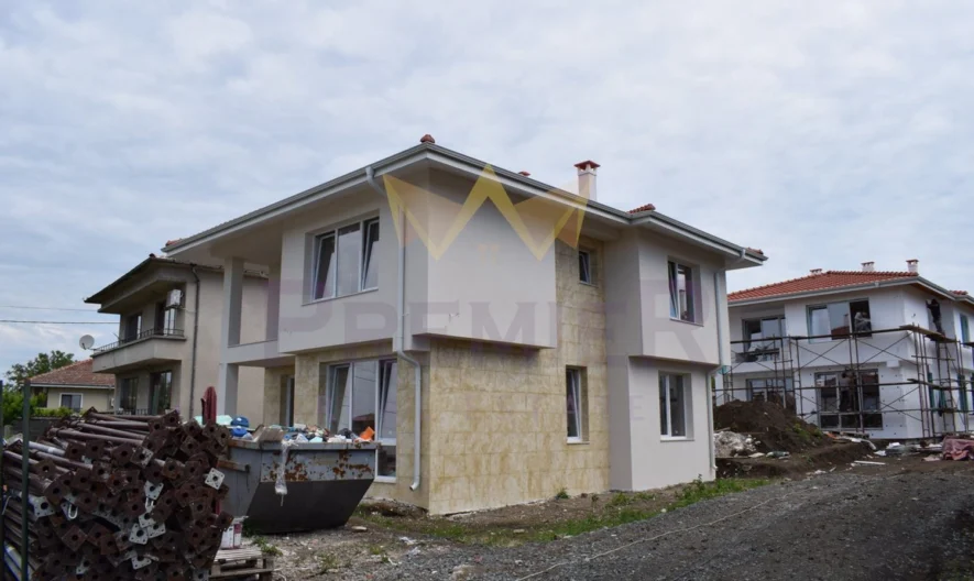 Три Самостоятелни Двуетажни Къщи с двор в с. Веселие, общ. Приморско - - снимка 3 - Имоти Премиер