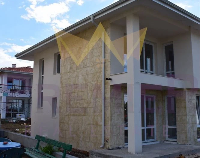 Три Самостоятелни Двуетажни Къщи с двор в с. Веселие, общ. Приморско - - снимка 6 - Имоти Премиер