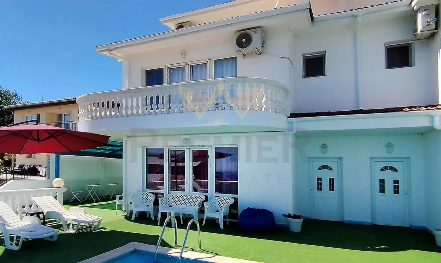 Триетажна бутикова панорамна вила в гр. Балчик -  - снимка 1 - Имоти Премиер