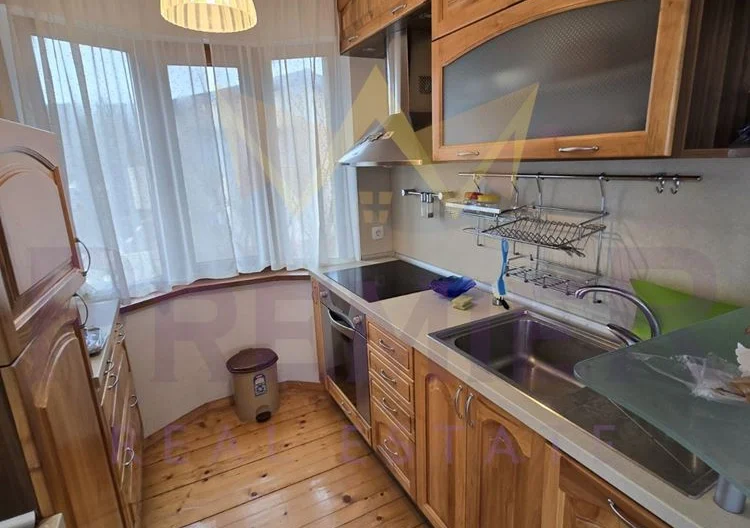 Триетажна къща -  - снимка 1 - Имоти Премиер