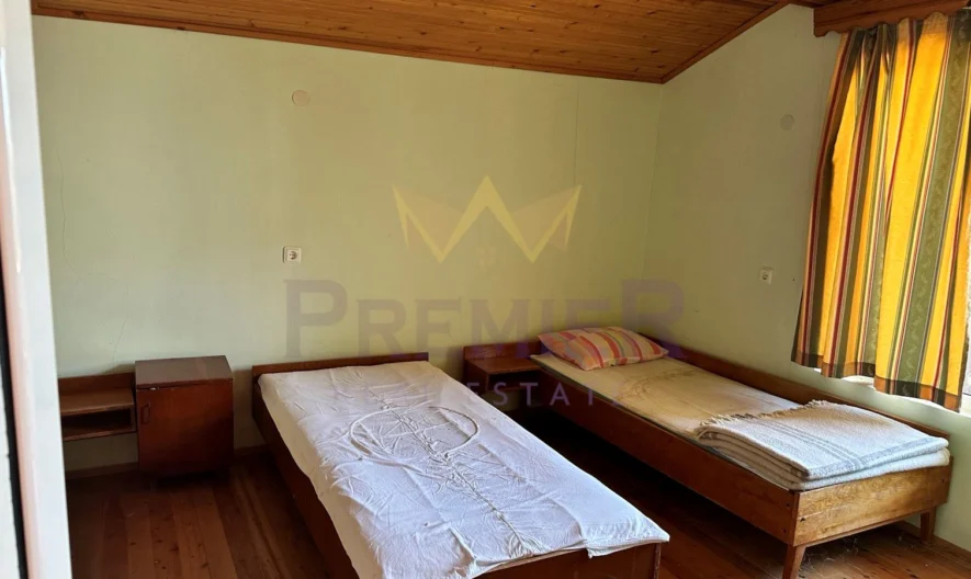 Триетажна къща (170 кв.м.) с двор (750кв.м.) с частична морска панорама на една от близките вилни зони в гр. Балчик, обл. До -  - снимка 12 - Имоти Премиер