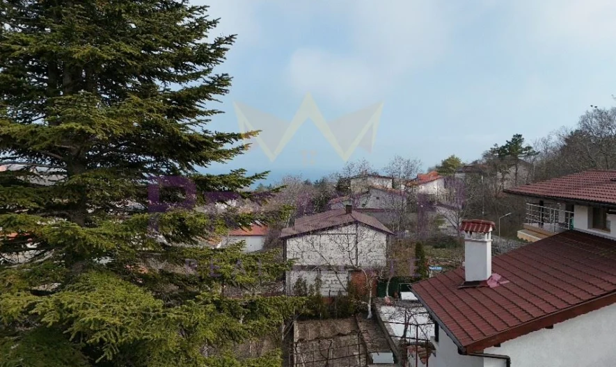 Триетажна къща (170 кв.м.) с двор (750кв.м.) с частична морска панорама на една от близките вилни зони в гр. Балчик, обл. До -  - снимка 21 - Имоти Премиер