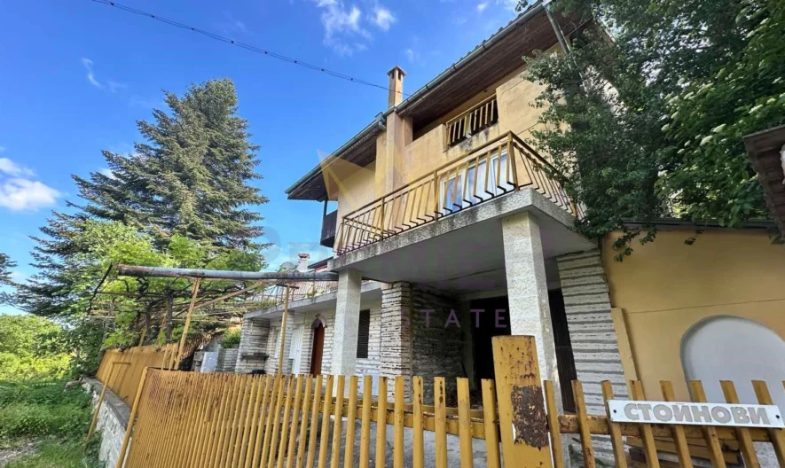 Триетажна къща (170 кв.м.) с двор (750кв.м.) с частична морска панорама на една от близките вилни зони в гр. Балчик, обл. До -  - снимка 6 - Имоти Премиер