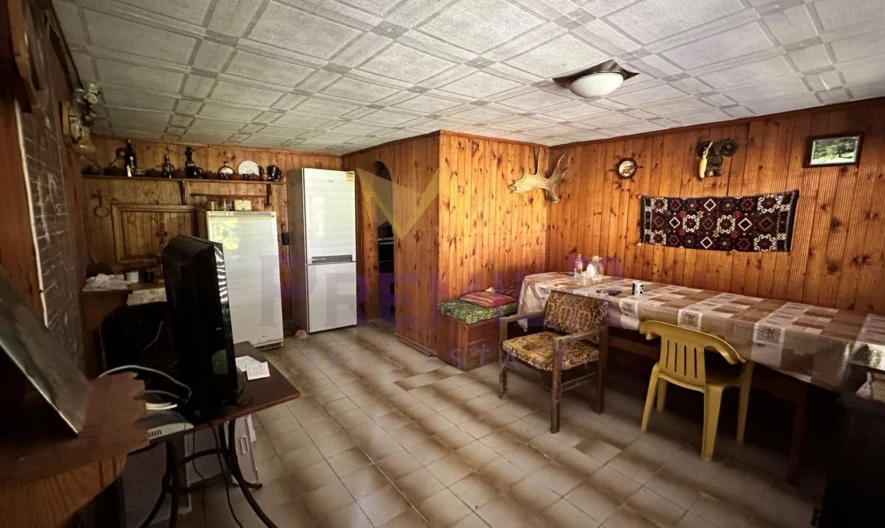 Триетажна къща (170 кв.м.) с двор (750кв.м.) с частична морска панорама на една от близките вилни зони в гр. Балчик, обл. До -  - снимка 8 - Имоти Премиер