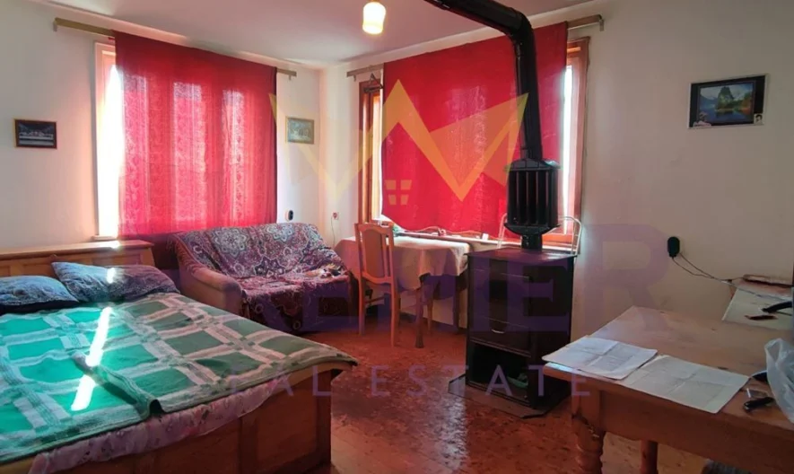 Триетажна къща гр.Балчик с гараж  и голям двор -  - снимка 4 - Имоти Премиер