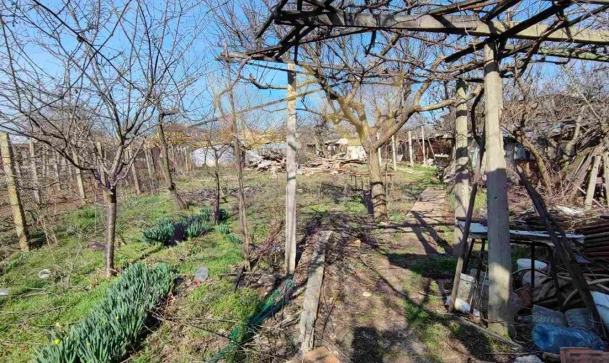 Триетажна къща гр.Балчик с гараж  и голям двор -  - снимка 7 - Имоти Премиер