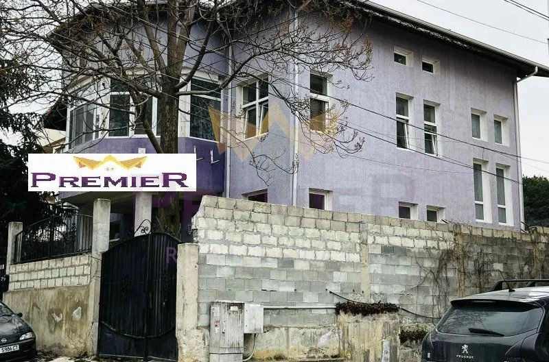 Триетажна къща кв.Виница - - снимка 1 - Имоти Премиер