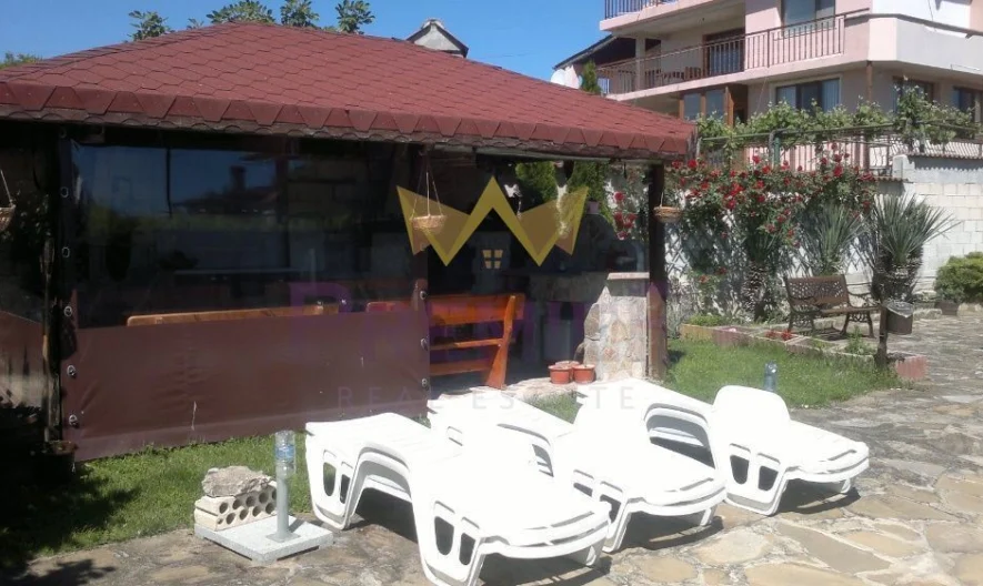 Триетажна къща с басейн в с.Близнаци -  - снимка 11 - Имоти Премиер