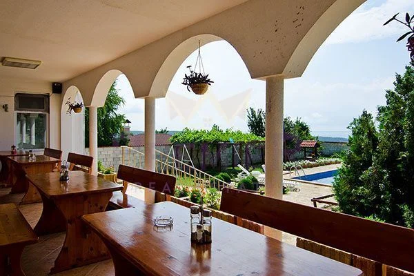 Триетажна къща с басейн в с.Близнаци -  - снимка 2 - Имоти Премиер