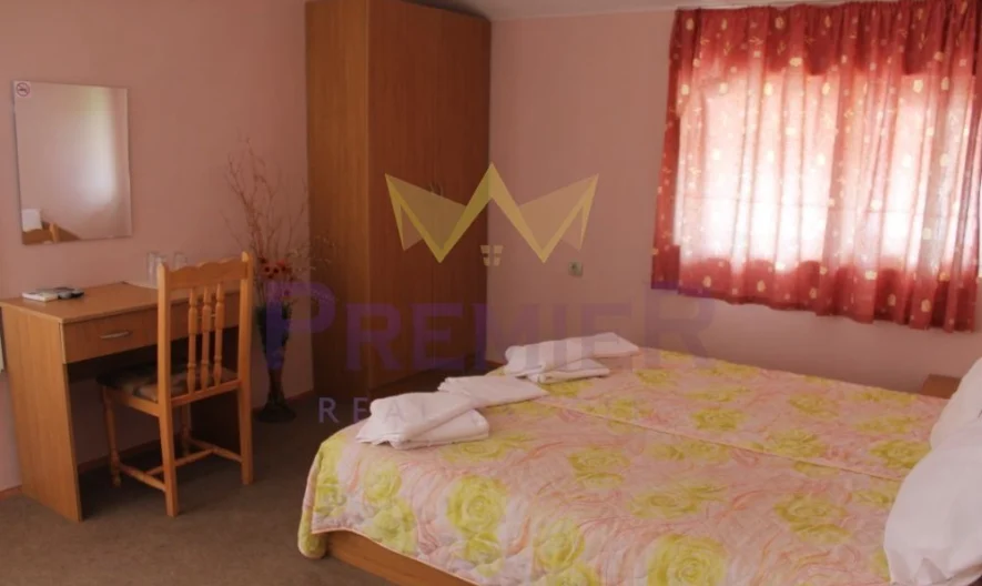 Триетажна къща с басейн в с.Близнаци -  - снимка 4 - Имоти Премиер