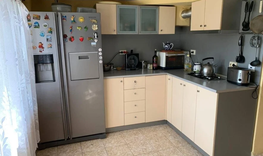 Триетажна къща с двор, гараж и лятна кухня в с. Извор -  - снимка 2 - Имоти Премиер