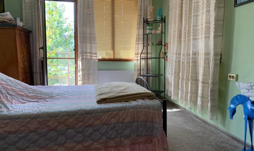 Триетажна къща с двор, гараж и лятна кухня в с. Извор -  - снимка 4 - Имоти Премиер