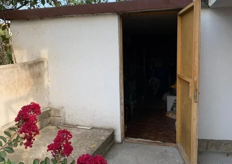 Триетажна къща с двор, гараж и лятна кухня в с. Извор -  - снимка 5 - Имоти Премиер