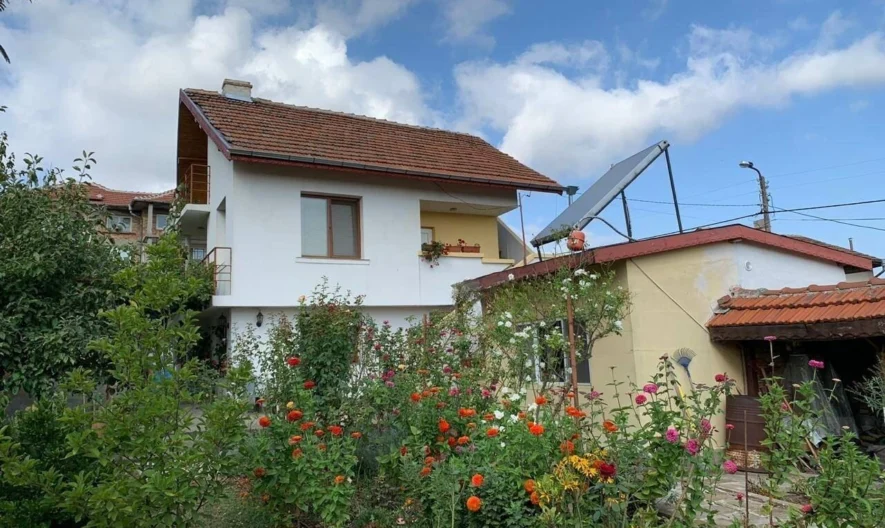 Триетажна къща с двор, гараж и лятна кухня в с. Извор -  - снимка 7 - Имоти Премиер