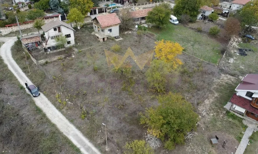 Триетажна къща с двор и горска панорама в с. Климентово -  - снимка 2 - Имоти Премиер