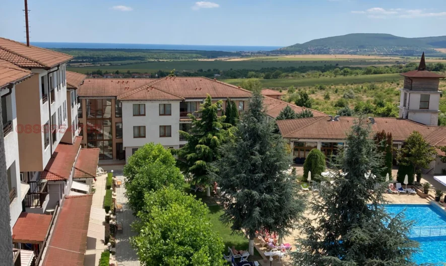 Триетажна къща с двор в затворен комплекс  Harmony Hills -  - снимка 12 - Имоти Премиер