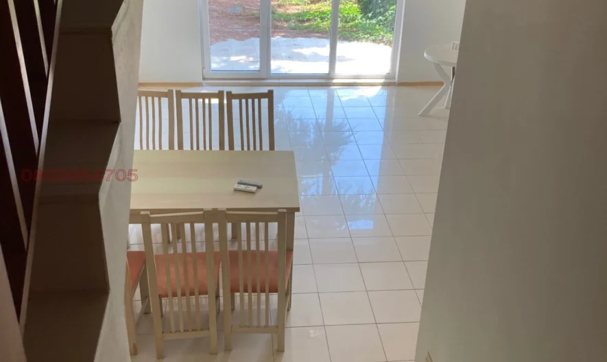 Триетажна къща с двор в затворен комплекс  Harmony Hills -  - снимка 2 - Имоти Премиер