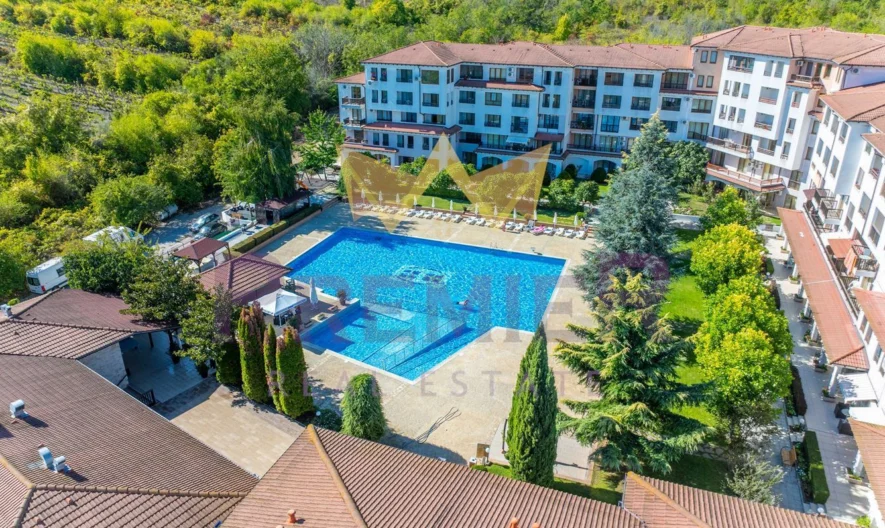 Триетажна къща с двор в затворен комплекс  Harmony Hills -  - снимка 8 - Имоти Премиер