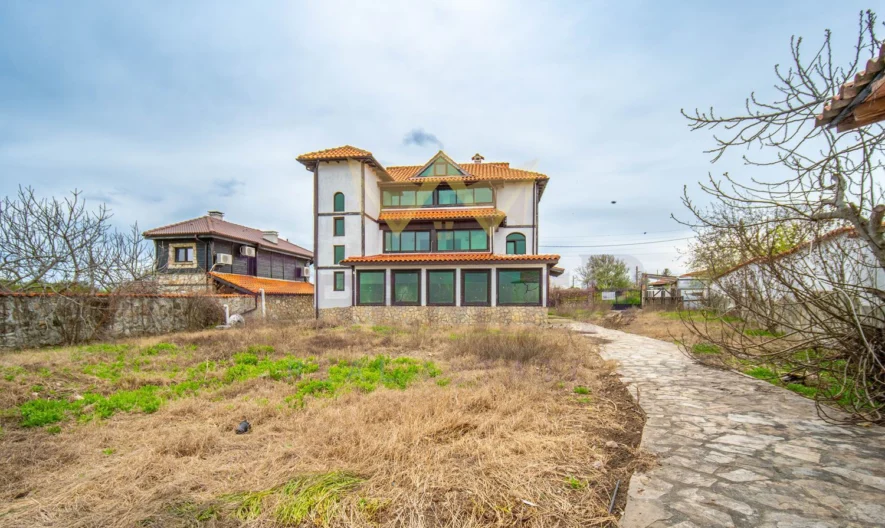 Триетажна къща с голям двор и стархотна морска панорама в с. Тюленово -  - снимка 5 - Имоти Премиер