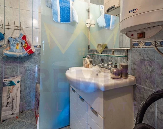 Триетажна къща с изглед към морето - - снимка 10 - Имоти Премиер