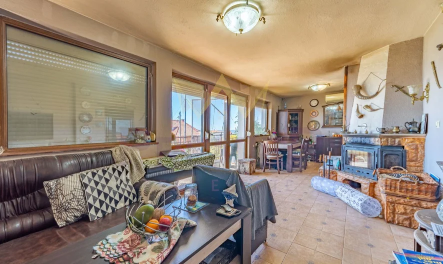 Триетажна къща с изглед към морето -  - снимка 3 - Имоти Премиер