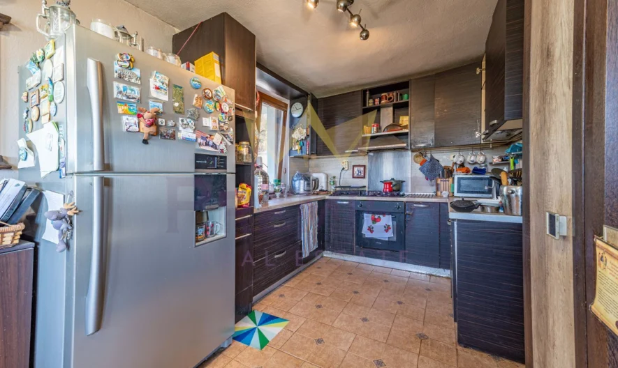 Триетажна къща с изглед към морето - - снимка 4 - Имоти Премиер