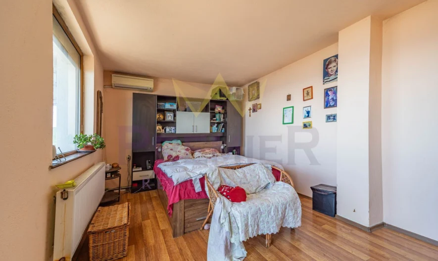 Триетажна къща с изглед към морето - - снимка 5 - Имоти Премиер