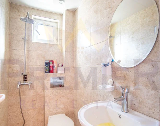 Триетажна къща с морска гледка в град Балчик . -  - снимка 11 - Имоти Премиер