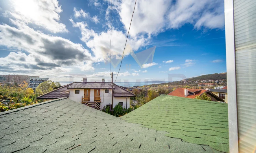 Триетажна къща с морска гледка в град Балчик . - - снимка 15 - Имоти Премиер