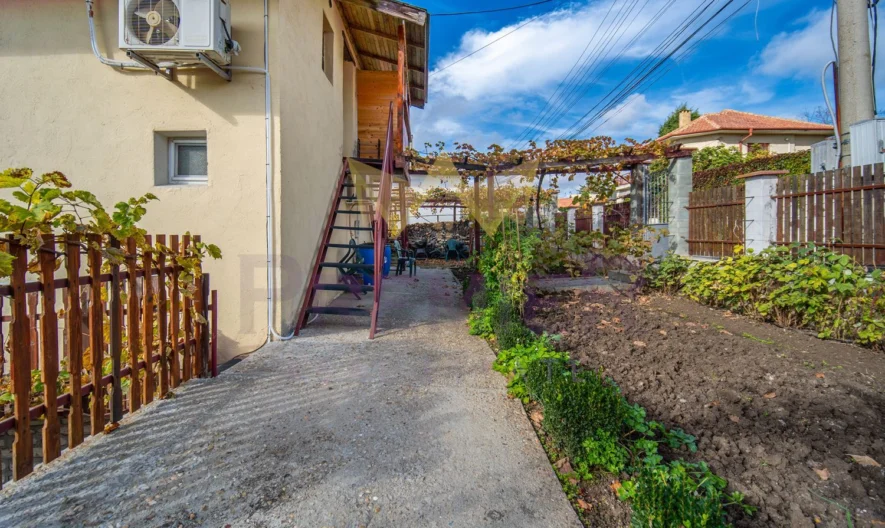 Триетажна къща с морска гледка в град Балчик . - - снимка 19 - Имоти Премиер