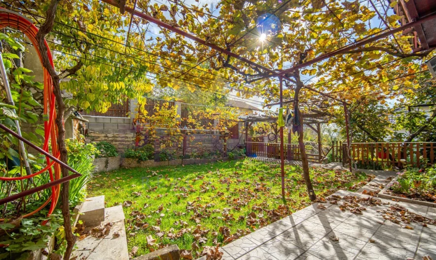 Триетажна къща с морска гледка в град Балчик . -  - снимка 25 - Имоти Премиер