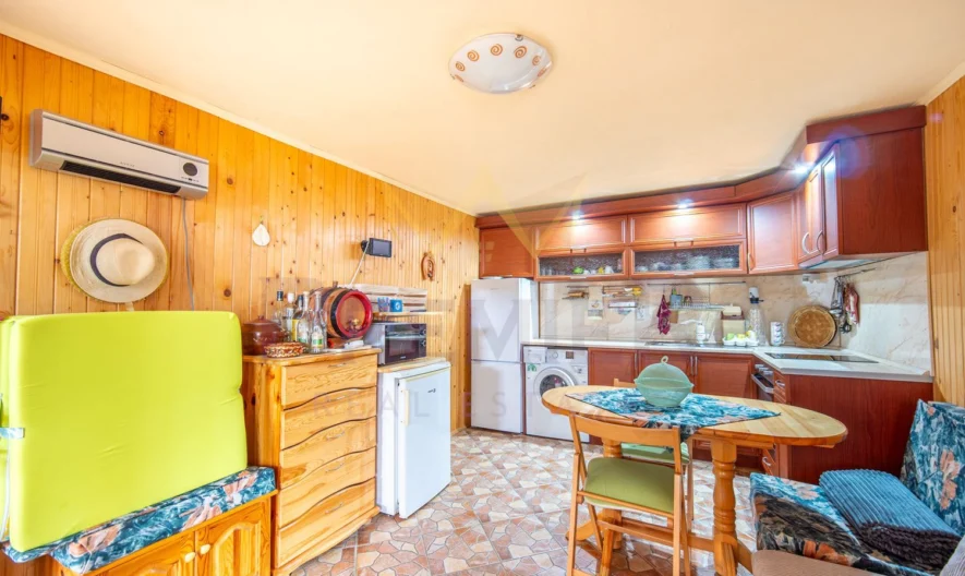 Триетажна къща с морска гледка в град Балчик . -  - снимка 3 - Имоти Премиер