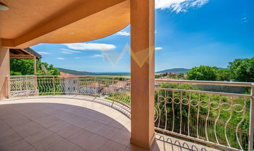 Триетажна къща с морска панорама в село Рогачево - - снимка 17 - Имоти Премиер