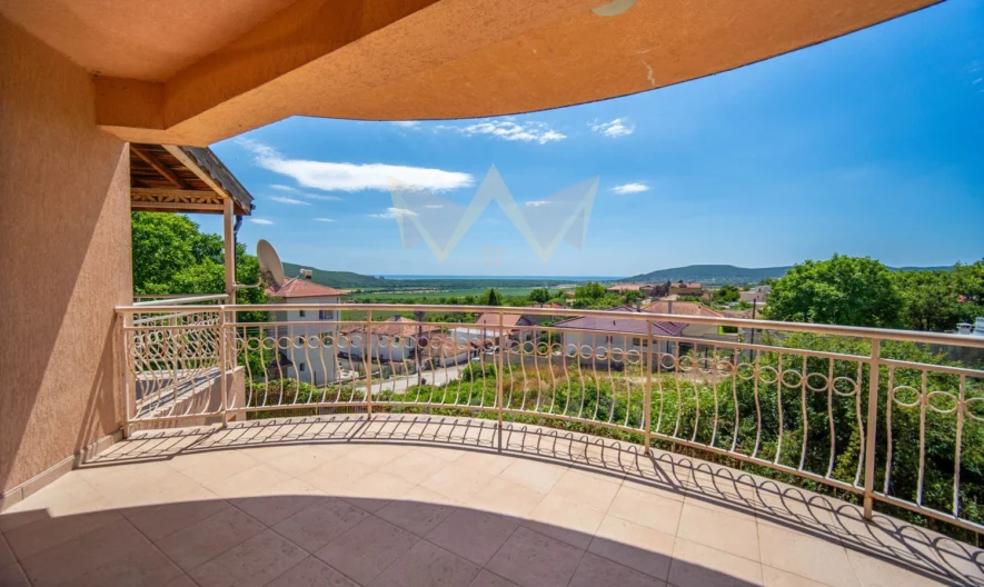 Триетажна къща с морска панорама в село Рогачево - - снимка 20 - Имоти Премиер