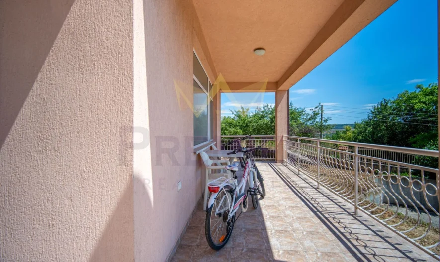 Триетажна къща с морска панорама в село Рогачево - - снимка 24 - Имоти Премиер