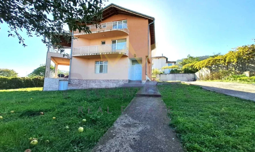 Триетажна къща с морска панорама в село Рогачево - - снимка 25 - Имоти Премиер