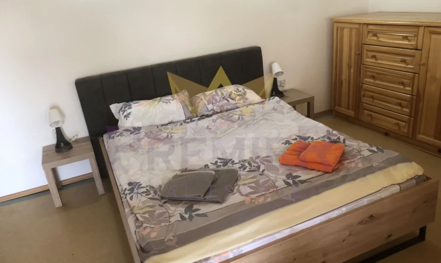 ТРИЕТАЖНА КЪЩА С ПЕТ СПАЛНИ - - снимка 3 - Имоти Премиер